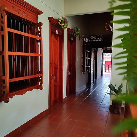 La Casa De Las Flores Hostal Jardín Exterior foto