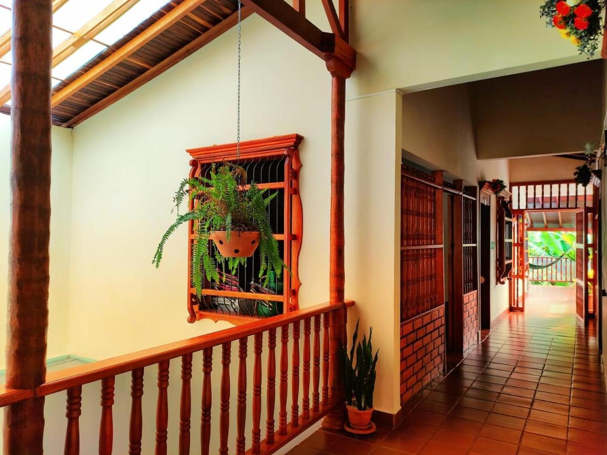 La Casa De Las Flores Hostal Jardín Exterior foto