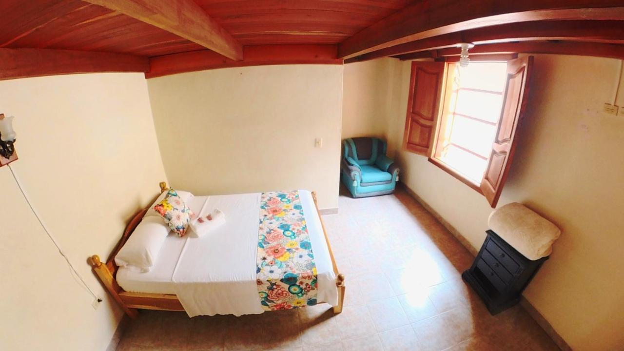 La Casa De Las Flores Hostal Jardín Exterior foto