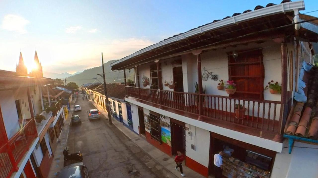 La Casa De Las Flores Hostal Hotel Jardín Exterior foto