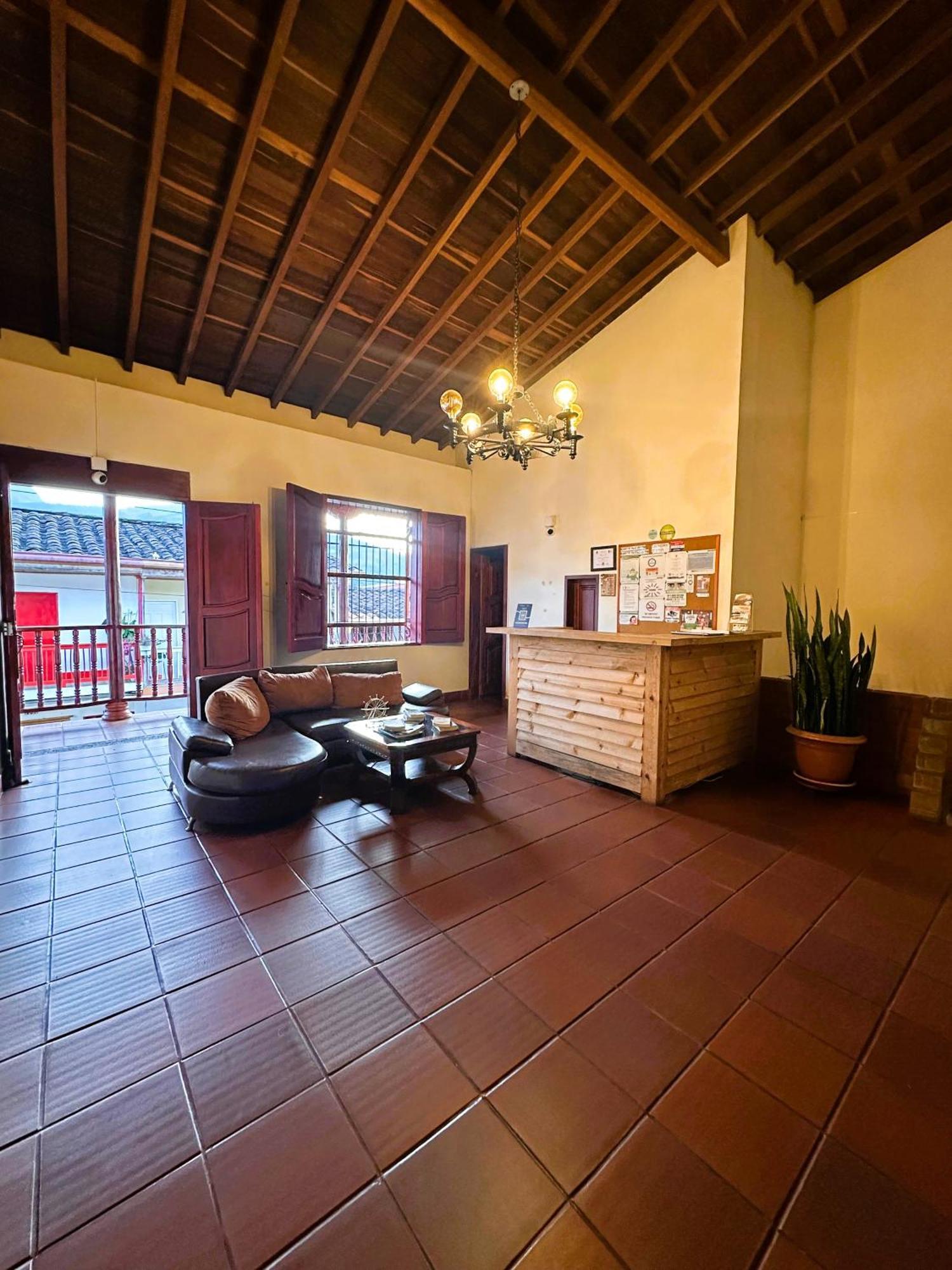 La Casa De Las Flores Hostal Jardín Exterior foto